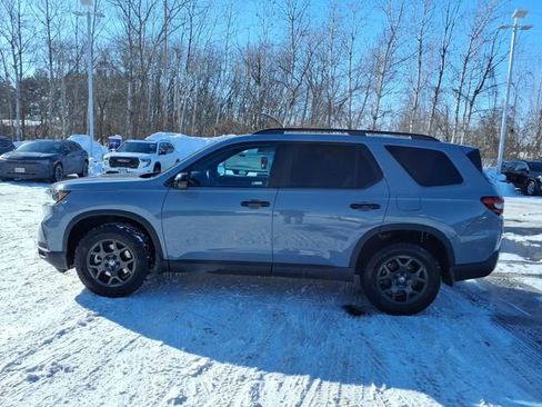 Used 2023 Honda Pilot TrailSport image 2