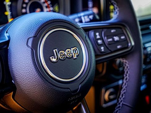 New 2025 Jeep Gladiator Sport image 14