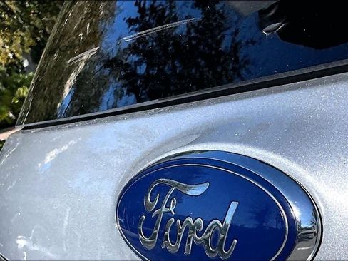 Used 2018 Ford Explorer XLT image 30