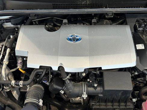 Certified 2021 Toyota Prius L Eco image 33