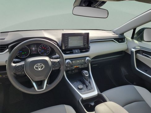 Used 2021 Toyota RAV4 XLE Premium AWD/4WD image 16