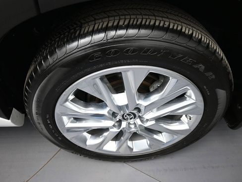 Used 2024 Toyota Highlander Limited AWD/4WD image 15