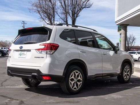 Used 2019 Subaru Forester Premium image 7