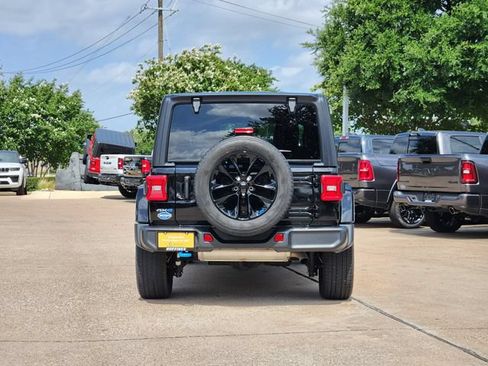 Used 2023 Jeep Wrangler Unlimited Sahara AWD/4WD image 6