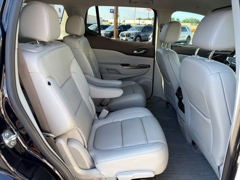 Used 2021 GMC Acadia SLT w/ Technology Package FWD image 24
