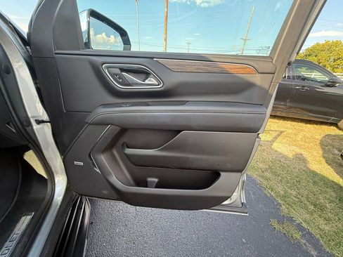 Used 2023 Chevrolet Suburban Premier AWD/4WD image 24