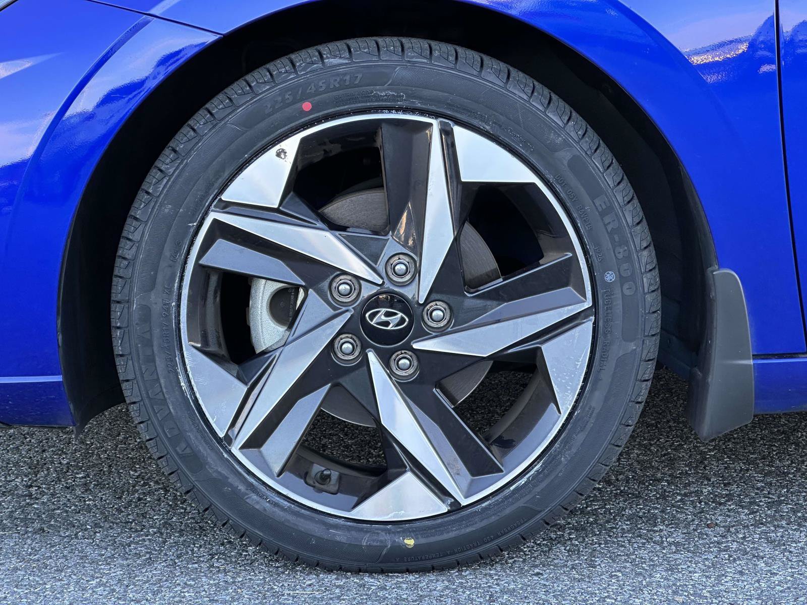 Used 2022 Hyundai Elantra Limited FWD image 9