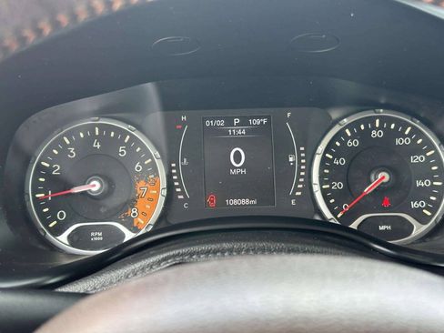 Used 2015 Jeep Renegade Latitude AWD/4WD image 31