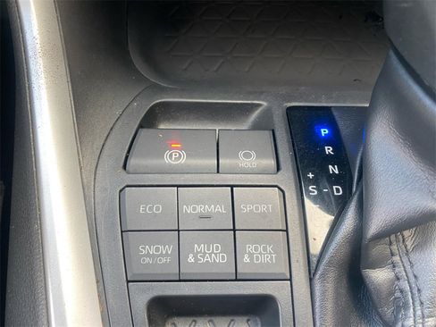 Used 2021 Toyota RAV4 XLE image 24