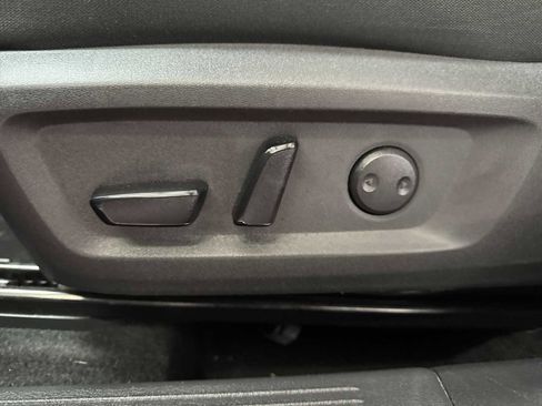 Used 2025 Nissan Rogue SV image 16