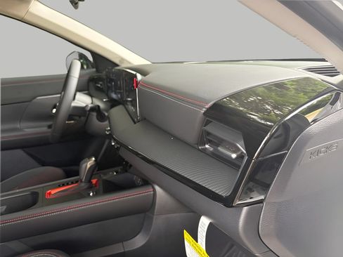 New 2026 Nissan Kicks SR AWD/4WD image 11