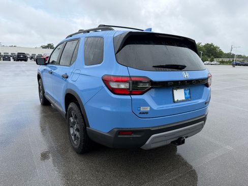 Used 2024 Honda Pilot TrailSport image 3