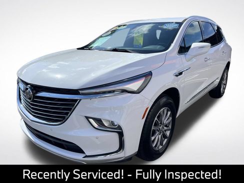 Used 2023 Buick Enclave Essence FWD image 3