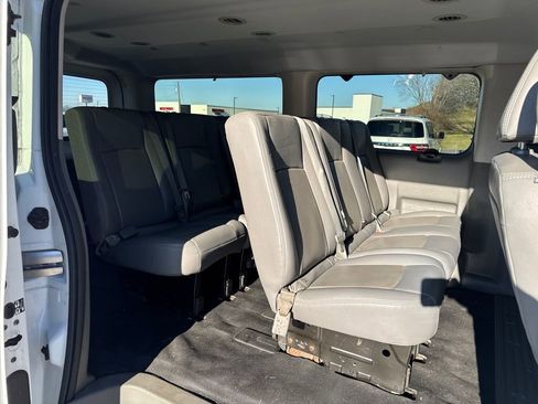 Used 2016 Nissan NV 3500 S image 28