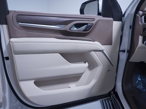 Used 2024 GMC Yukon Denali w/ Advanced Technology Package image 16