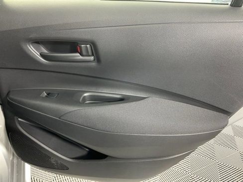 Used 2022 Toyota Corolla LE image 11