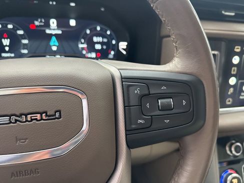 Used 2022 GMC Yukon XL Denali image 23