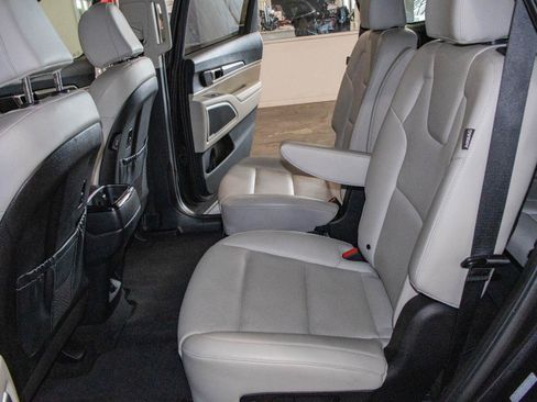 Used 2025 Kia Telluride S FWD image 15