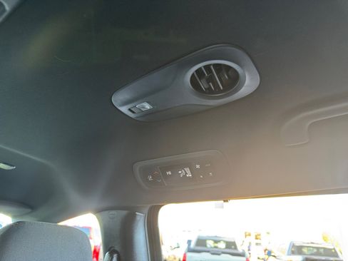 Used 2021 Chrysler Pacifica Touring w/ S Appearance Package image 32