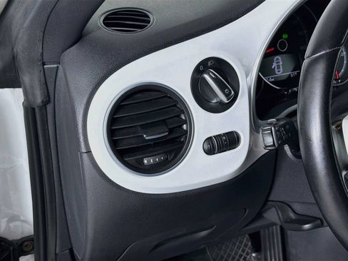 Used 2019 Volkswagen Beetle 2.0T S FWD image 10