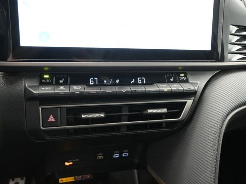 Used 2025 Toyota Camry SE w/ Multimedia Upgrade Package image 14