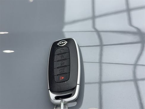 Used 2025 Nissan Pathfinder Platinum image 61