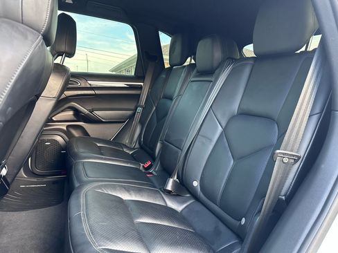 Used 2016 Porsche Cayenne image 32