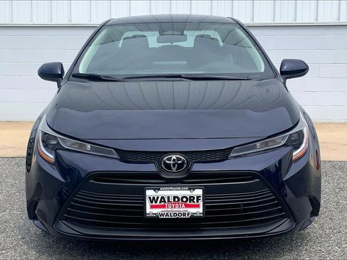 Used 2025 Toyota Corolla LE FWD image 3