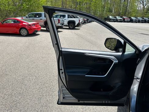 Certified 2025 Toyota RAV4 LE AWD/4WD image 31