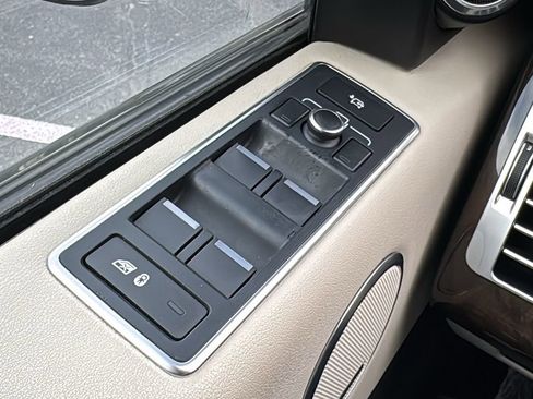 Used 2016 Land Rover Range Rover Supercharged image 32