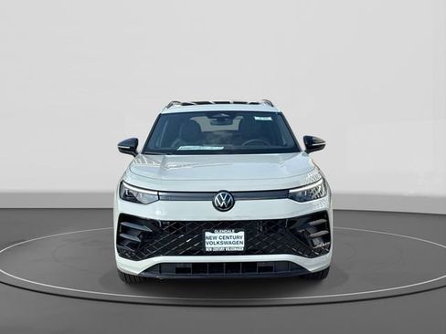 New 2026 Volkswagen Tiguan SE R-Line FWD image 2