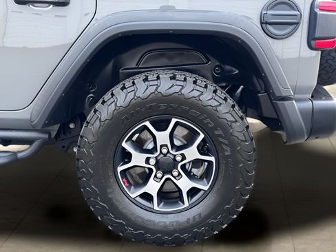 Used 2018 Jeep Wrangler Unlimited Rubicon AWD/4WD image 39