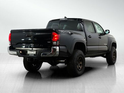 Used 2018 Toyota Tacoma TRD Off-Road AWD/4WD image 5