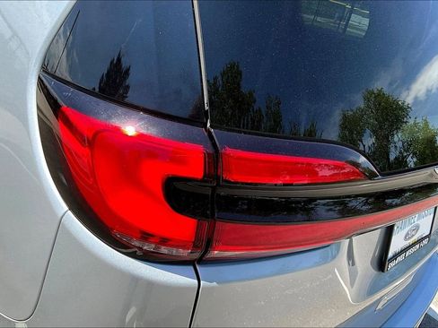 Used 2023 Chrysler Pacifica Touring-L FWD image 22
