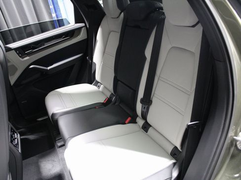 New 2026 Porsche Cayenne E-Hybrid image 16