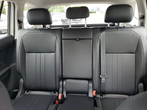 Certified 2023 Volkswagen Tiguan SE FWD image 11