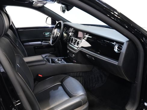 Used 2020 Rolls-Royce Ghost RWD image 42
