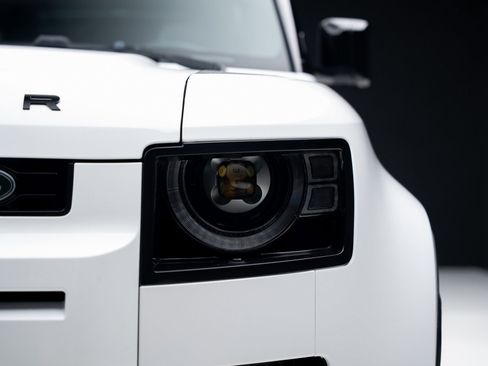 Used 2023 Land Rover Defender 130 SE image 10