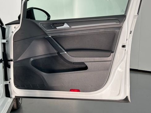 Used 2021 Volkswagen GTI S image 10