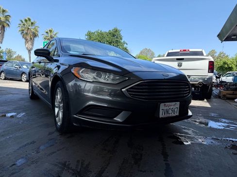 Used 2017 Ford Fusion SE FWD image 20