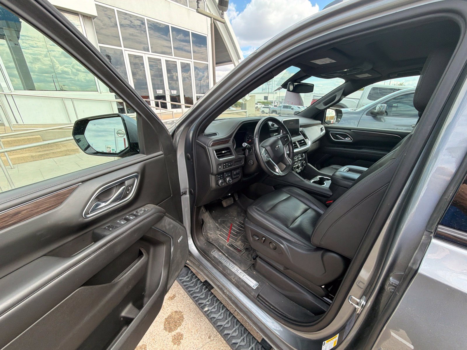 Used 2021 Chevrolet Suburban Z71 w/ Z71 Off-Road Package AWD/4WD image 5