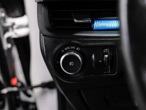 Used 2017 Buick Envision Essence FWD image 31