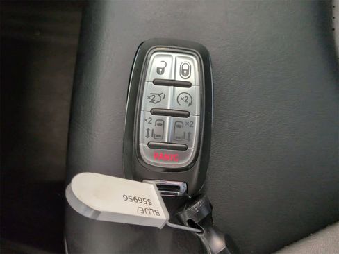 Certified 2023 Chrysler Pacifica Touring-L w/ S Appearance Package image 35