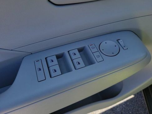 Used 2024 Hyundai Kona SE FWD image 13