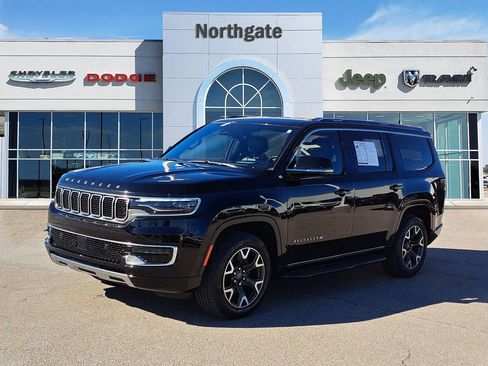 Used 2024 Jeep Wagoneer Series III image 3