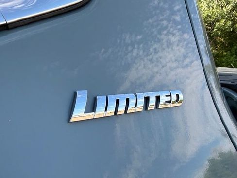 Used 2025 Toyota Tundra Limited AWD/4WD image 13