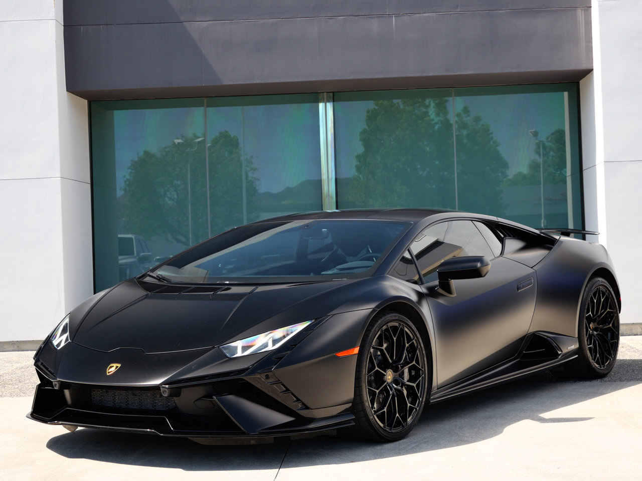Used 2023 Lamborghini Huracan Tecnica RWD image 13