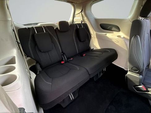 Used 2022 Chrysler Voyager LX FWD image 25