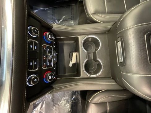 Used 2024 Chevrolet Suburban Premier AWD/4WD image 21