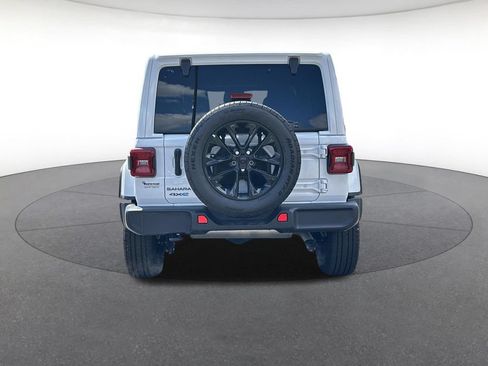 Used 2025 Jeep Wrangler Unlimited Sahara AWD/4WD image 4